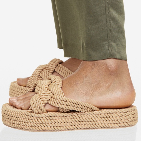 H&M Shoes - H&M Women's Tan Rope Knotted Platform Sandals. Size 39/8.‎